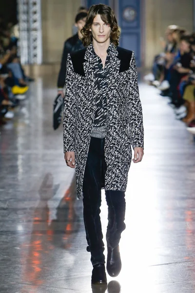 Look 25
